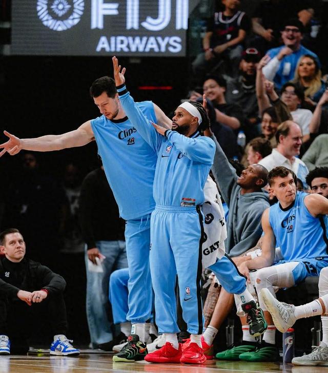 九游体育-华盛顿奇才窗口期外线爆发夏洛特黄蜂清晨强势反弹，连对手都承认：湖人冲击纪录的简单介绍